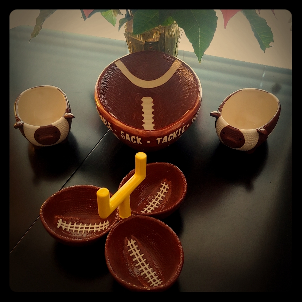 Football serving set